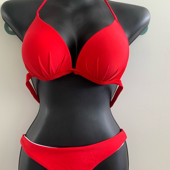 Never Worn Red Bikini Size L - Picture 1 of 2
